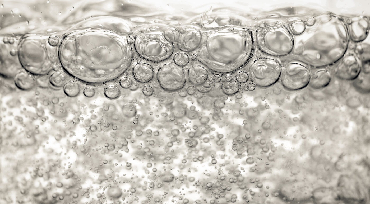 Пузырек представляет собой. Кипящая вода. Бурление воды. Пузырьки кипящей воды. Кипение воды.
